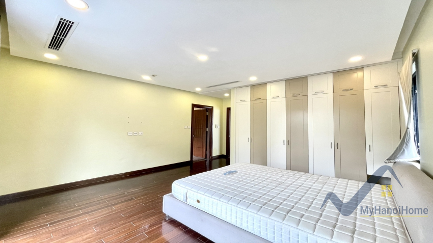 Cho thuê nhà Vinhomes Riverside có thang máy 4PN 11
