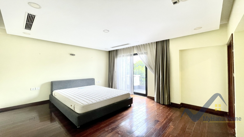 Cho thuê nhà Vinhomes Riverside có thang máy 4PN 13