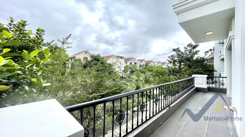 Cho thuê nhà Vinhomes Riverside có thang máy 4PN 15