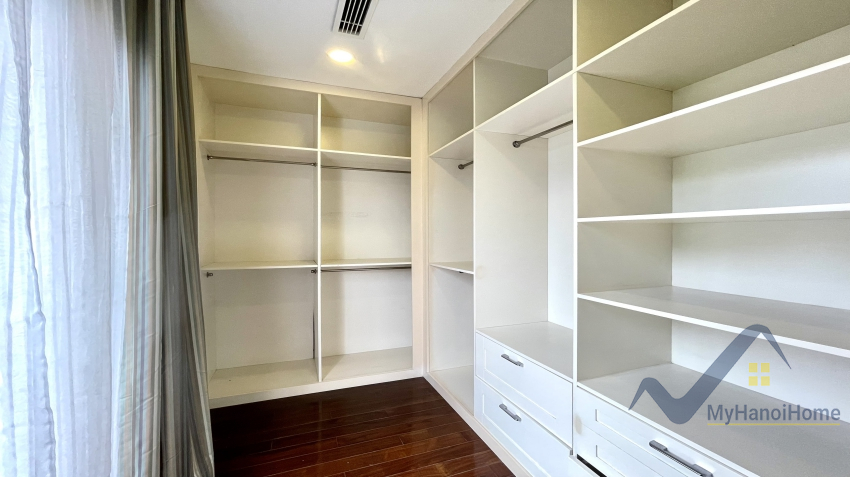Cho thuê nhà Vinhomes Riverside có thang máy 4PN 16