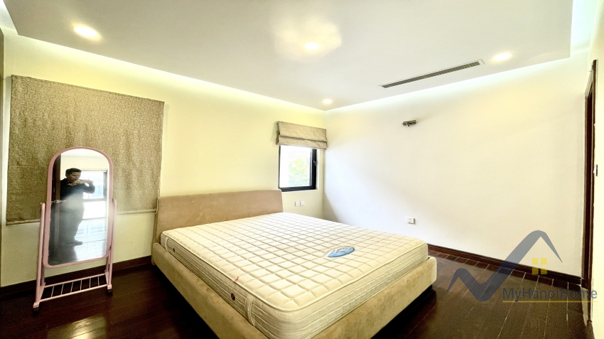 Cho thuê nhà Vinhomes Riverside có thang máy 4PN 18
