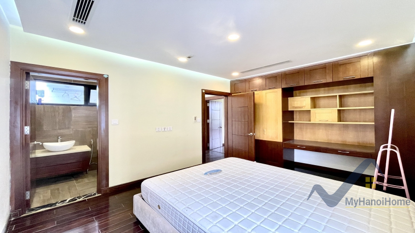 Cho thuê nhà Vinhomes Riverside có thang máy 4PN 19