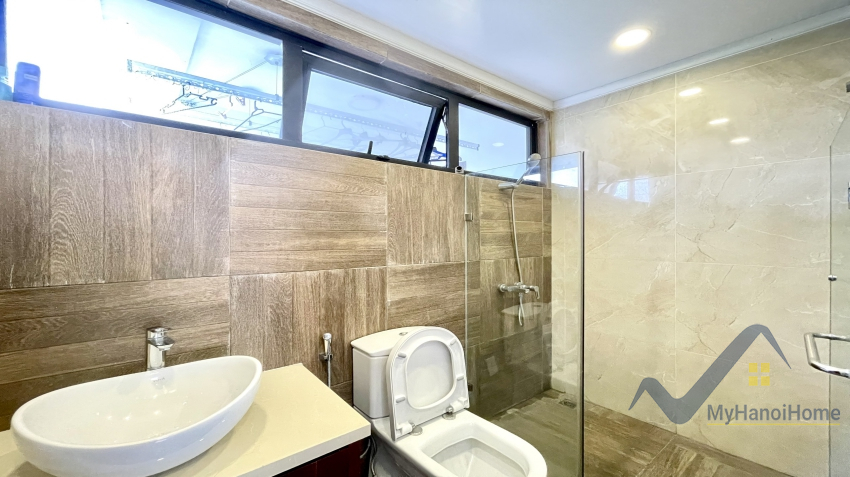 Cho thuê nhà Vinhomes Riverside có thang máy 4PN 20