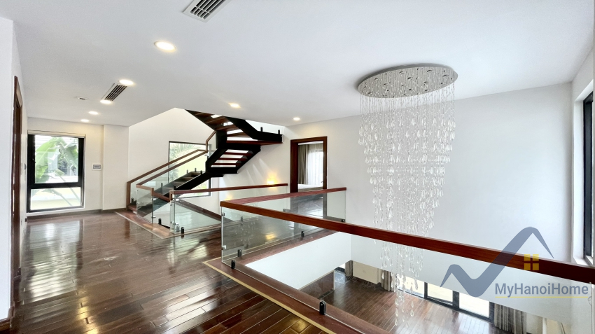 Cho thuê nhà Vinhomes Riverside có thang máy 4PN 9