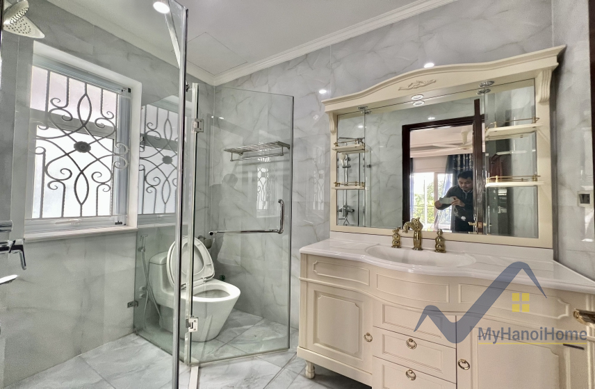 Cho thuê nhà Vinhomes Riverside Long Biên, 4PN đủ nội thất 13