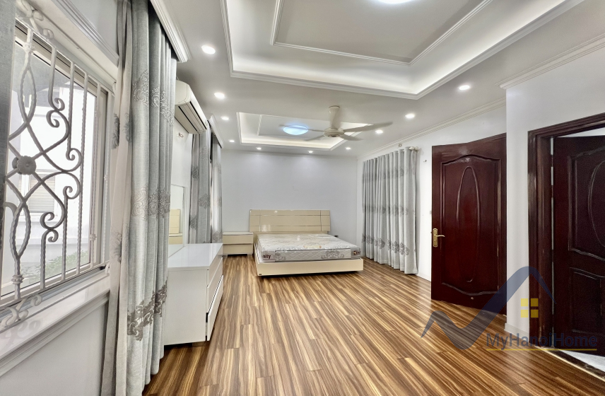 Cho thuê nhà Vinhomes Riverside Long Biên, 4PN đủ nội thất 9