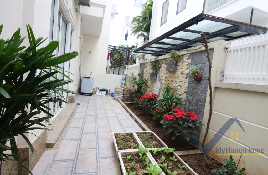 Cho thuê song lập Vinhomes Riverside đầy đủ nội thất 4PN 1