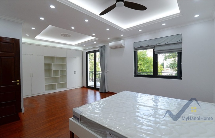 Cho thuê song lập Vinhomes Riverside đủ đồ, có tầng hầm 10