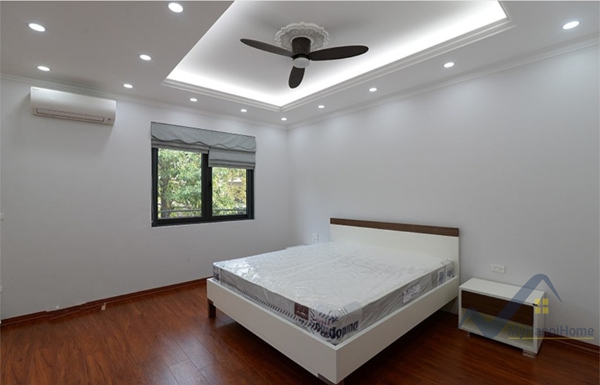 Cho thuê song lập Vinhomes Riverside đủ đồ, có tầng hầm 11