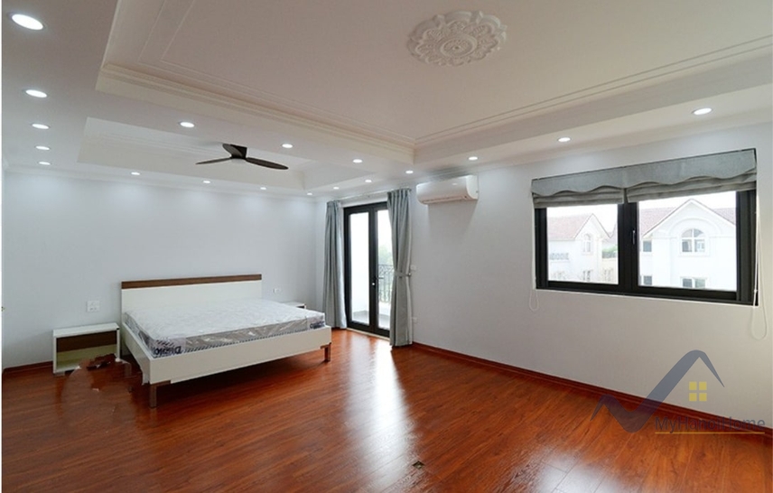 Cho thuê song lập Vinhomes Riverside đủ đồ, có tầng hầm 12