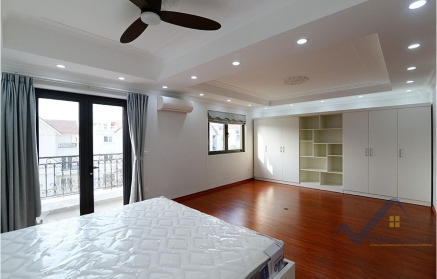 Cho thuê song lập Vinhomes Riverside đủ đồ, có tầng hầm 13
