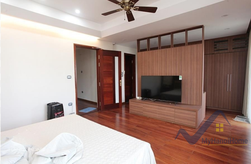 Cho thuê song lập Vinhomes Riverside gần trường BIS và Almaz 10