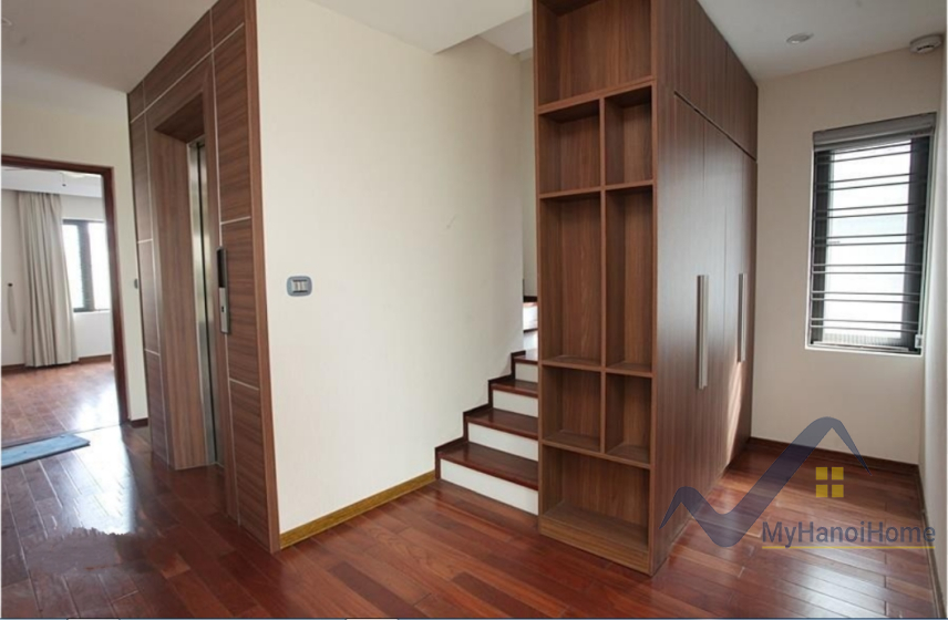 Cho thuê song lập Vinhomes Riverside gần trường BIS và Almaz 13