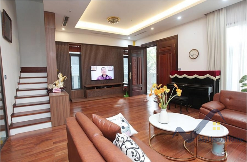 Cho thuê song lập Vinhomes Riverside gần trường BIS và Almaz 2