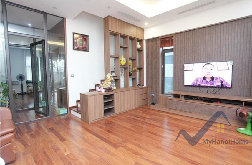 Cho thuê song lập Vinhomes Riverside gần trường BIS và Almaz 3