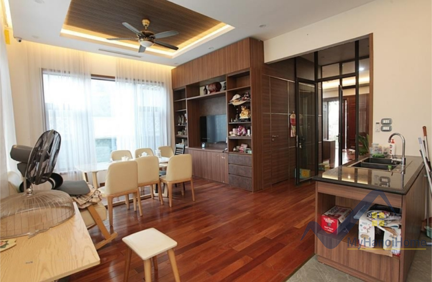 Cho thuê song lập Vinhomes Riverside gần trường BIS và Almaz 4