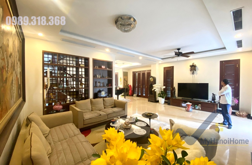 Đơn lập Vinhomes Riverside cần cho thuê full nội thất 2
