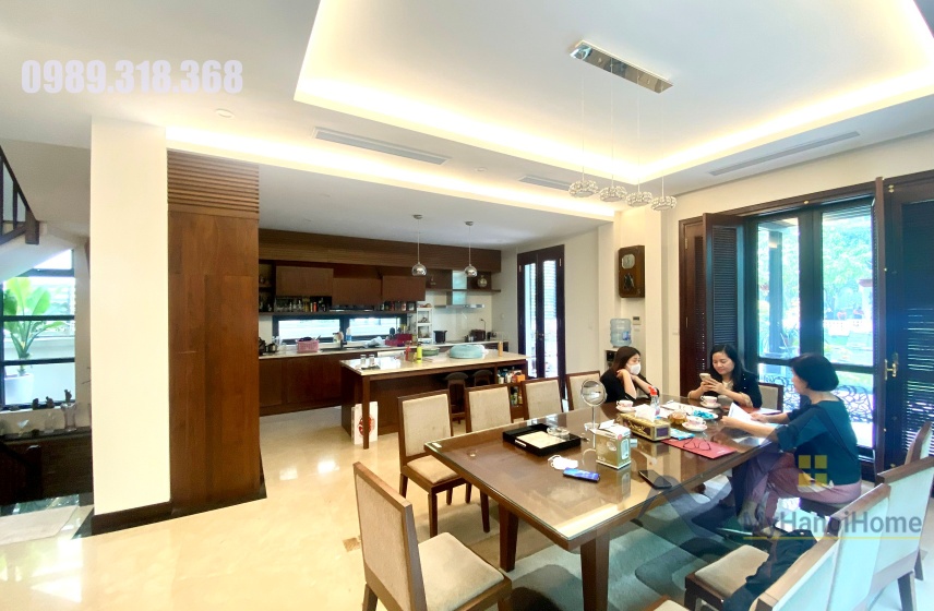 Đơn lập Vinhomes Riverside cần cho thuê full nội thất 4