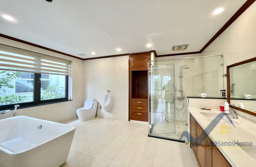 Đơn lập Vinhomes Riverside cho thuê full nội thất vườn rộng 10