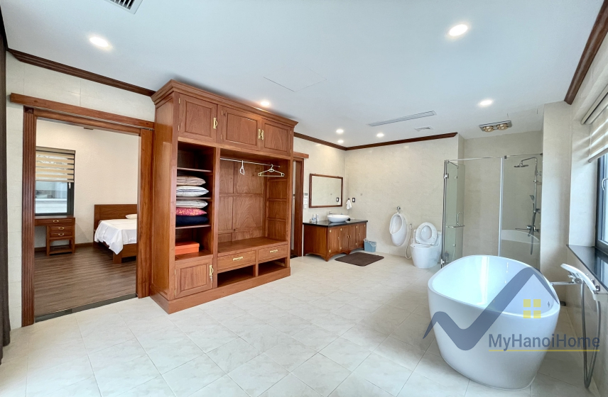 Đơn lập Vinhomes Riverside cho thuê full nội thất vườn rộng 13