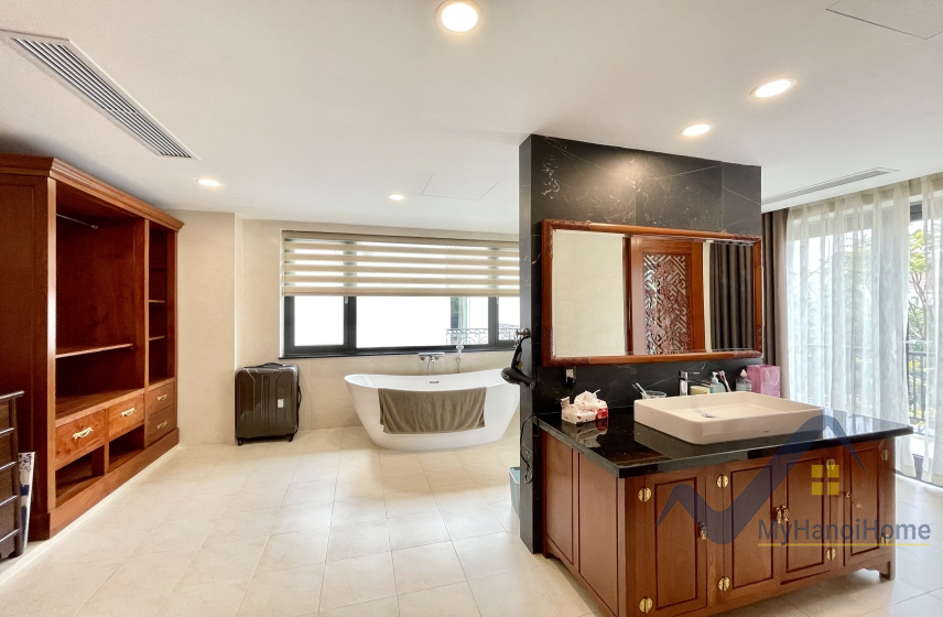 Đơn lập Vinhomes Riverside cho thuê full nội thất vườn rộng 16