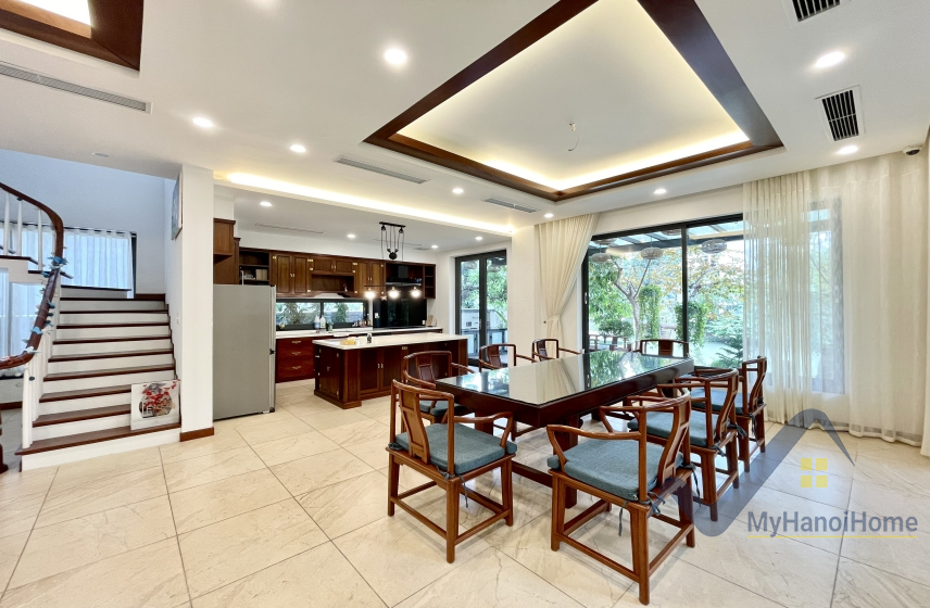 Đơn lập Vinhomes Riverside cho thuê full nội thất vườn rộng 3