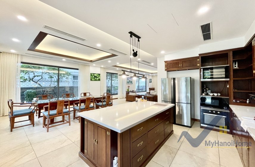 Đơn lập Vinhomes Riverside cho thuê full nội thất vườn rộng 4
