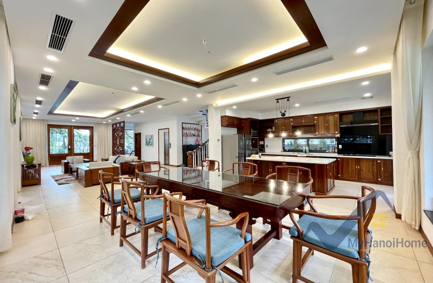 Đơn lập Vinhomes Riverside cho thuê full nội thất vườn rộng 5