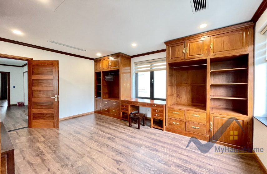 Đơn lập Vinhomes Riverside cho thuê full nội thất vườn rộng 9