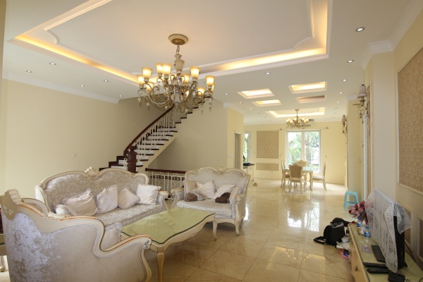 Biệt thự cho thuê gần trường BIS Vinhomes Riverside