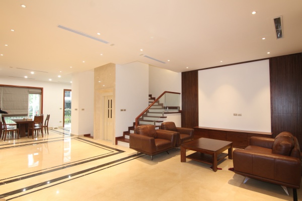 Biệt thự cho thuê Vinhomes Riverside 4 phòng ngủ có thang máy