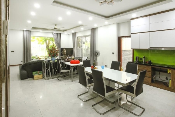 Biệt thự cho thuê Vinhomes Riverside có thang máy full đồ