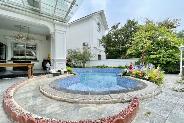 Biệt thự cho thuê Vinhomes Riverside đơn lập, có bể bơi, thang máy