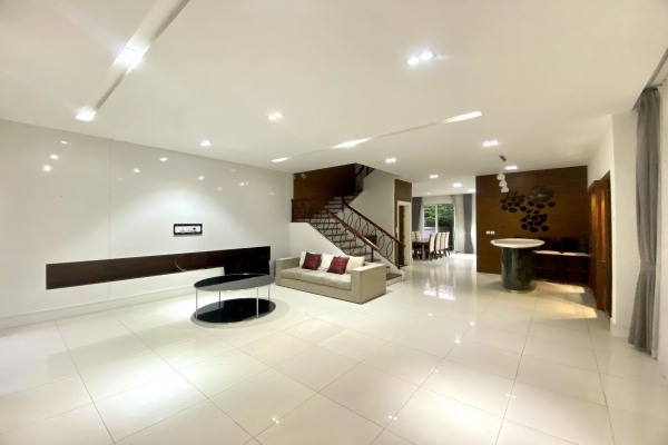 Biệt thự cho thuê Vinhomes Riverside khu Hoa Sữa, full nội thất