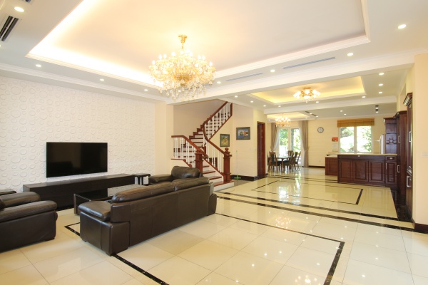 Biệt thự đơn lập Vinhome Riverside cho thuê view sông sau nhà