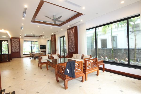 Biệt thự đơn lập Vinhomes Riverside gần Vincom Plaza cho thuê, đủ đồ