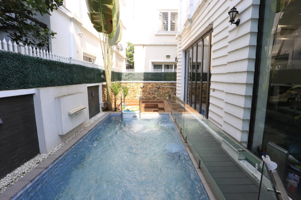 Biệt thự full đồ Vinhome Riverside 4 phòng ngủ có bể bơi cho thuê