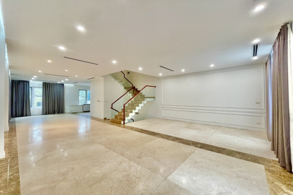 Biệt thự không đồ Vinhomes Riverside cho thuê gần trường BIS
