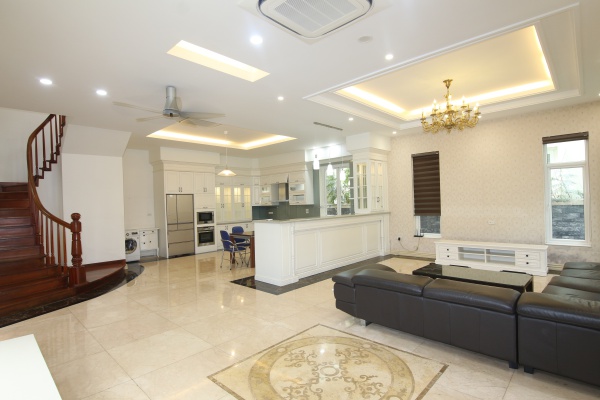 Biệt thự liền kề Vinhomes Riverside cho thuê gần full đồ