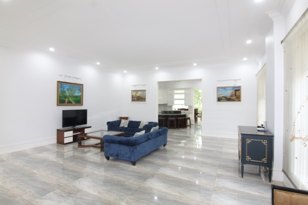 Biệt thự song lập gần sân Golf Vinhomes Riverside cho thuê