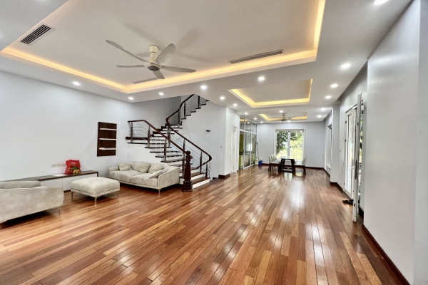 Biệt thự song lập Hoa Sữa Vinhomes Riverside cho thuê