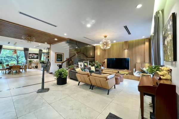 Biệt thự song lập Vinhomes Riverside cho thuê đủ đồ gần BIS