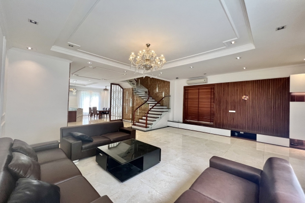 Biệt thự song lập Vinhomes Riverside cho thuê, nội thất hiện đại
