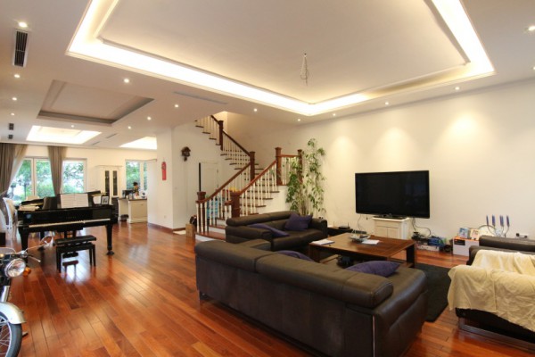 Biệt thự song lập Vinhomes Riverside full nội thất gần BIS
