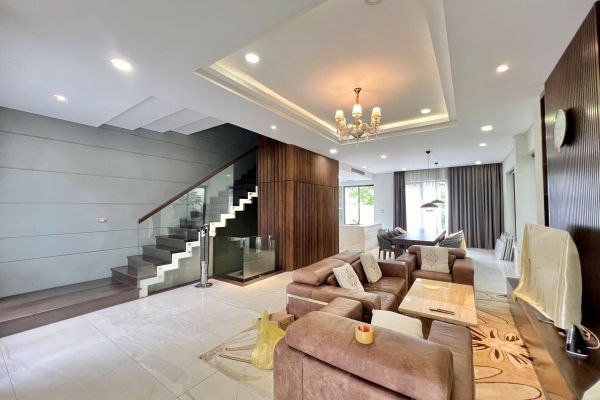 Biệt thự Vinhomes Riverside cho thuê căn song lập, gần sân Golf