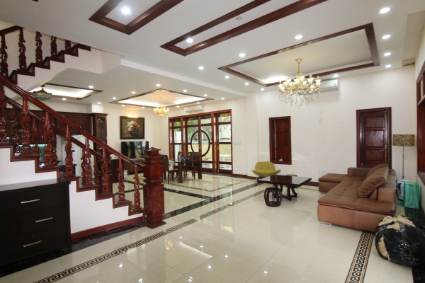 Biệt thự Vinhomes Riverside cho thuê gần trường BIS full đồ