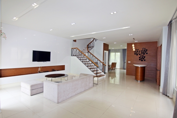Biệt thự vườn song lập Vinhomes Riverside cho thuê full nội thất