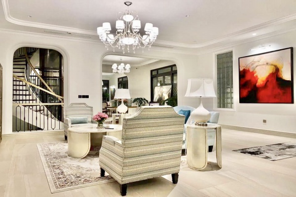 Cần bán biệt thự Vinhomes Riverside đơn lập, có thang máy