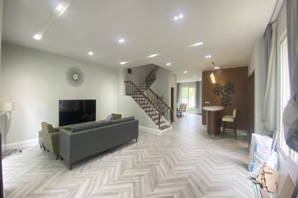 Cần thuê biệt thự Hoa Sữa Vinhomes Riverside gần sân Golf