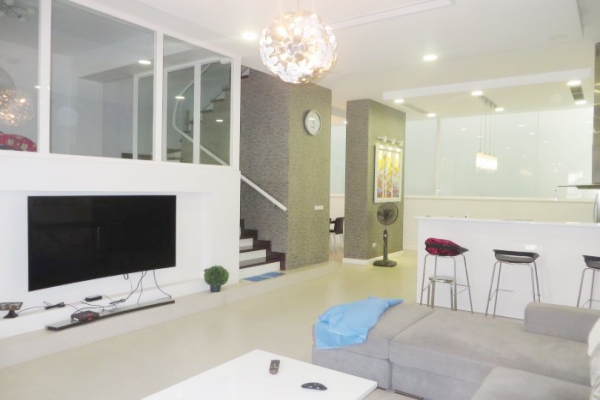 Chính chủ bán nhà Anh Đào Vinhomes Riverside đã sửa chữa